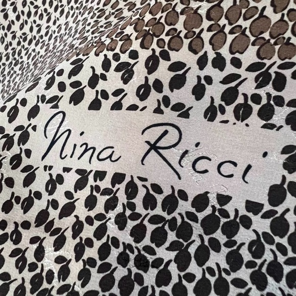 Vintage Nina Ricci silk square scarf. - Picture 4 of 9